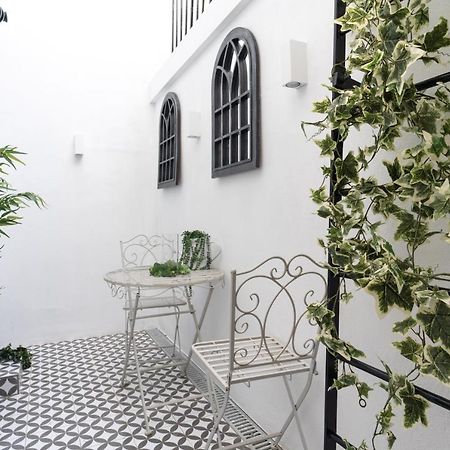 Central Apartment - With Patio And Sofa Bed! Τσέλτενχαμ Εξωτερικό φωτογραφία