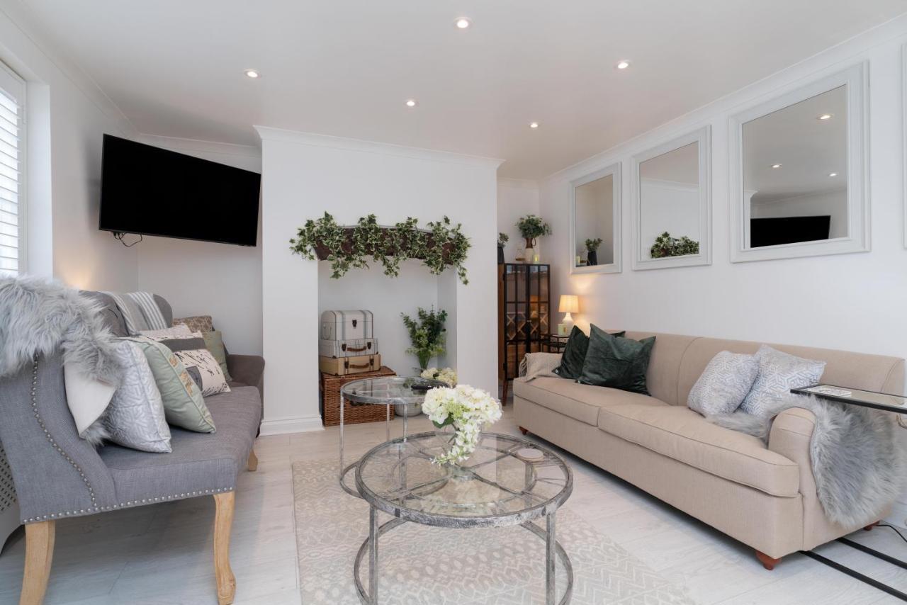 Central Apartment - With Patio And Sofa Bed! Τσέλτενχαμ Εξωτερικό φωτογραφία