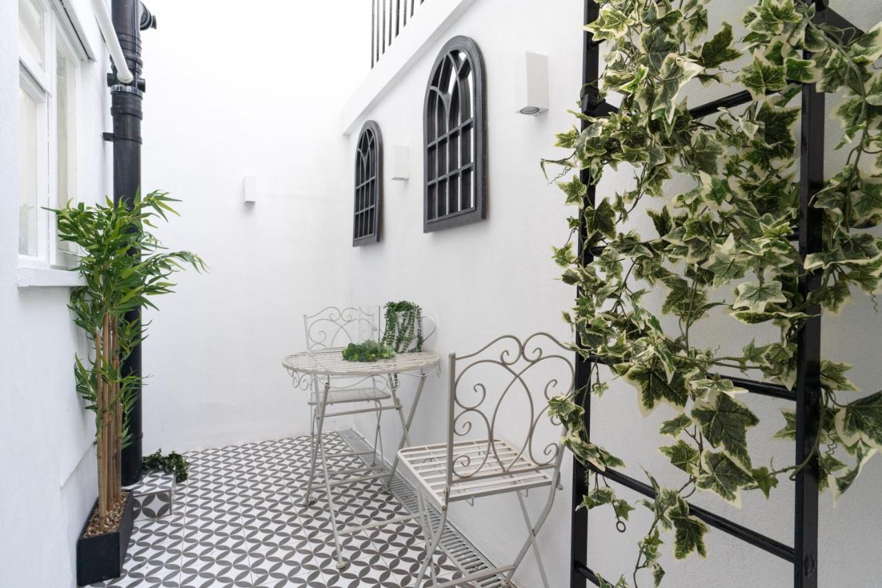 Central Apartment - With Patio And Sofa Bed! Τσέλτενχαμ Εξωτερικό φωτογραφία